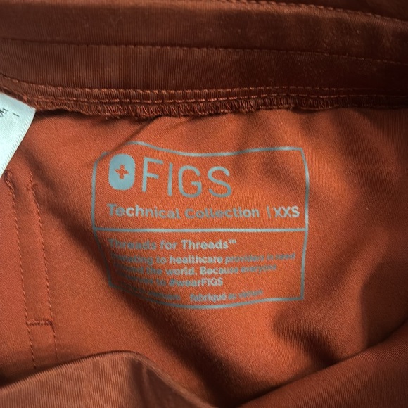 Figs set Zamora joggers and Catarina top. - Picture 3 of 4